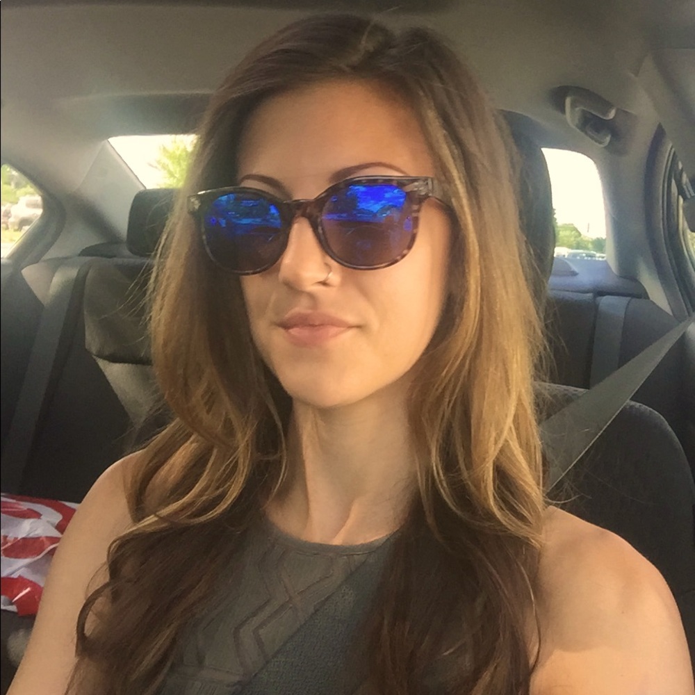 Meet your Posher, Danielle